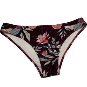 Cupshe swimwear w/ pretty floral print..This will match w/  any solid top.Size:L